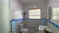 Bathroom 1 - 5 square meters of property in Bruma