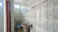 Bathroom 3+ - 11 square meters of property in Pretoria West