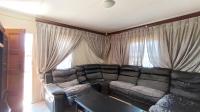 Lounges - 16 square meters of property in The Orchards
