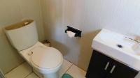 Bathroom 2 - 3 square meters of property in Lynnfield Park