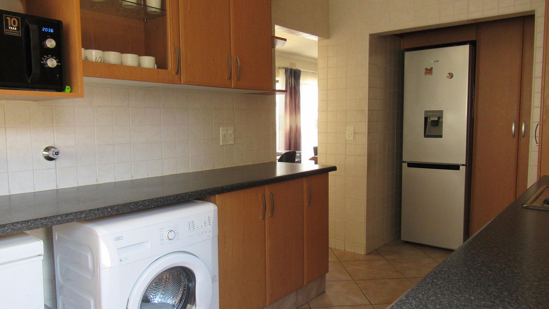 Kitchen of property in Floracliffe