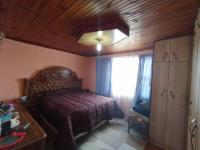 Bed Room 1 of property in Gompo