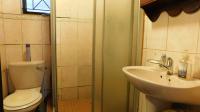 Bathroom 1 - 3 square meters of property in Earlsfield
