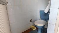 Bathroom 2 - 2 square meters of property in Risecliff