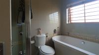 Bathroom 1 - 6 square meters of property in Linden