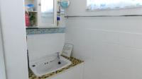 Bathroom 3+ - 8 square meters of property in Hibberdene