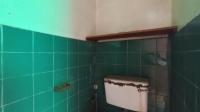 Staff Bathroom - 2 square meters of property in South Hills