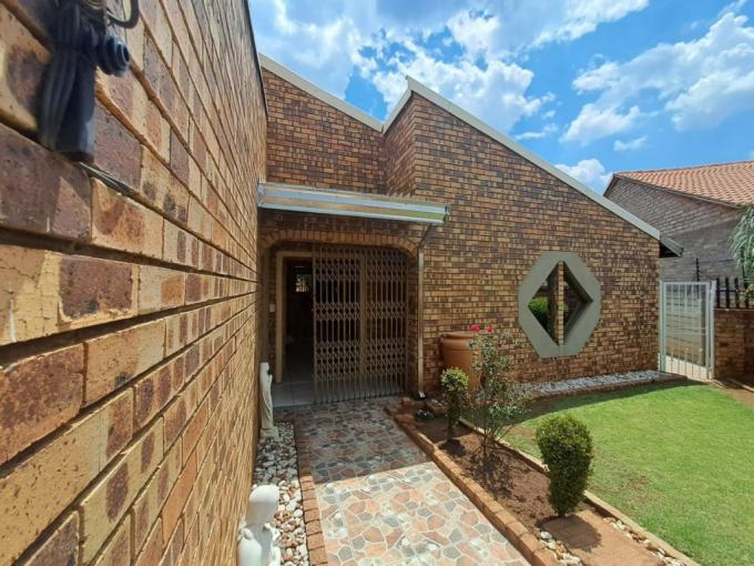3 Bedroom House for Sale For Sale in Spruitview - MR608080