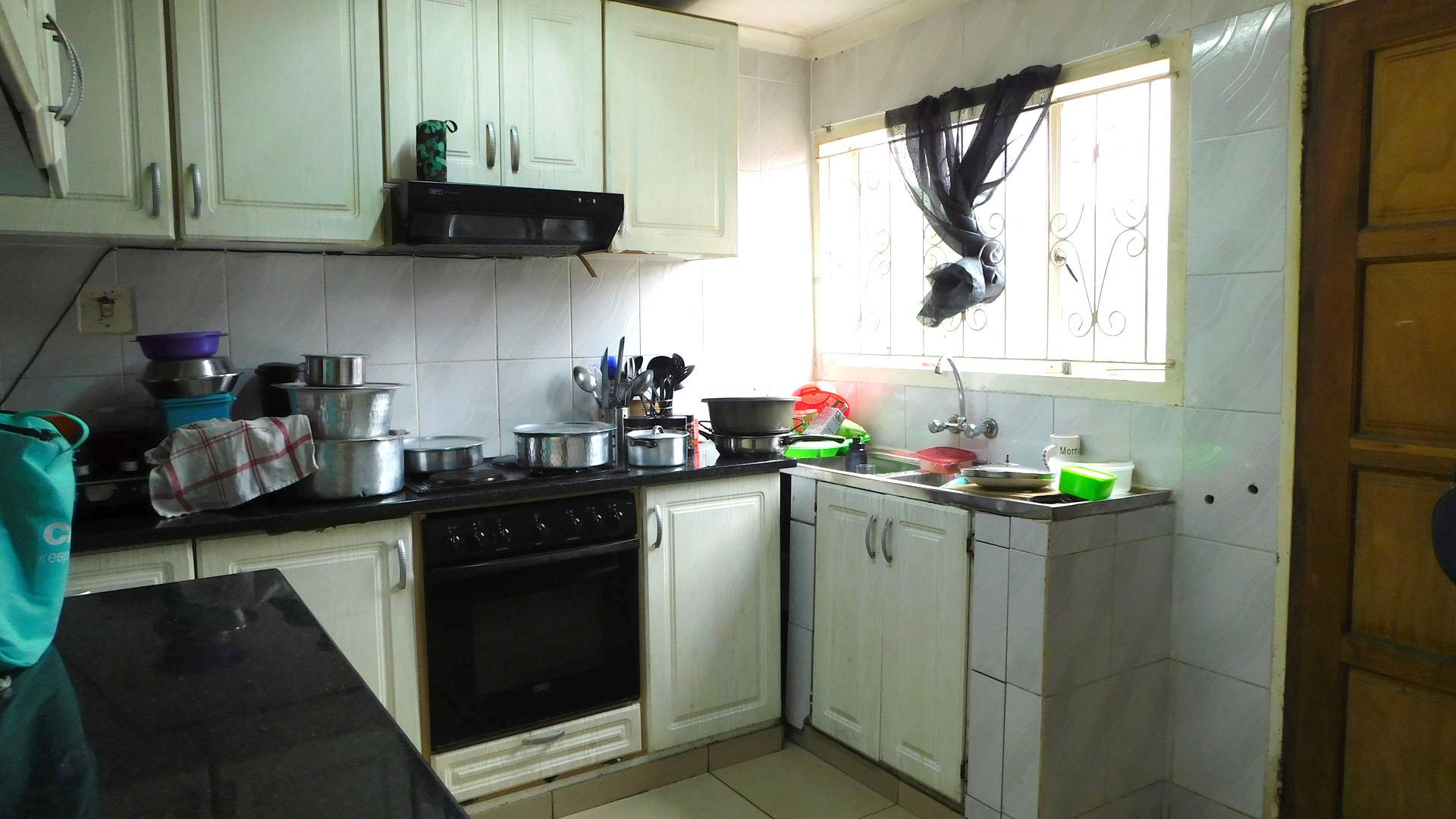 Kitchen - 8 square meters of property in Stonebridge