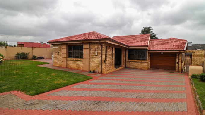 4 Bedroom House for Sale For Sale in Lenasia South - MR608249