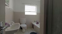 Bathroom 1 - 7 square meters of property in Roodekrans