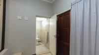 Bed Room 1 - 27 square meters of property in Maroeladal
