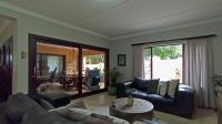 Lounges - 30 square meters of property in Maroeladal