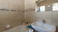 Bathroom 1 - 6 square meters of property in Bordeaux