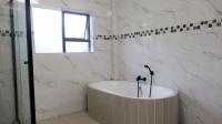Main Bathroom - 10 square meters of property in Kibler Park