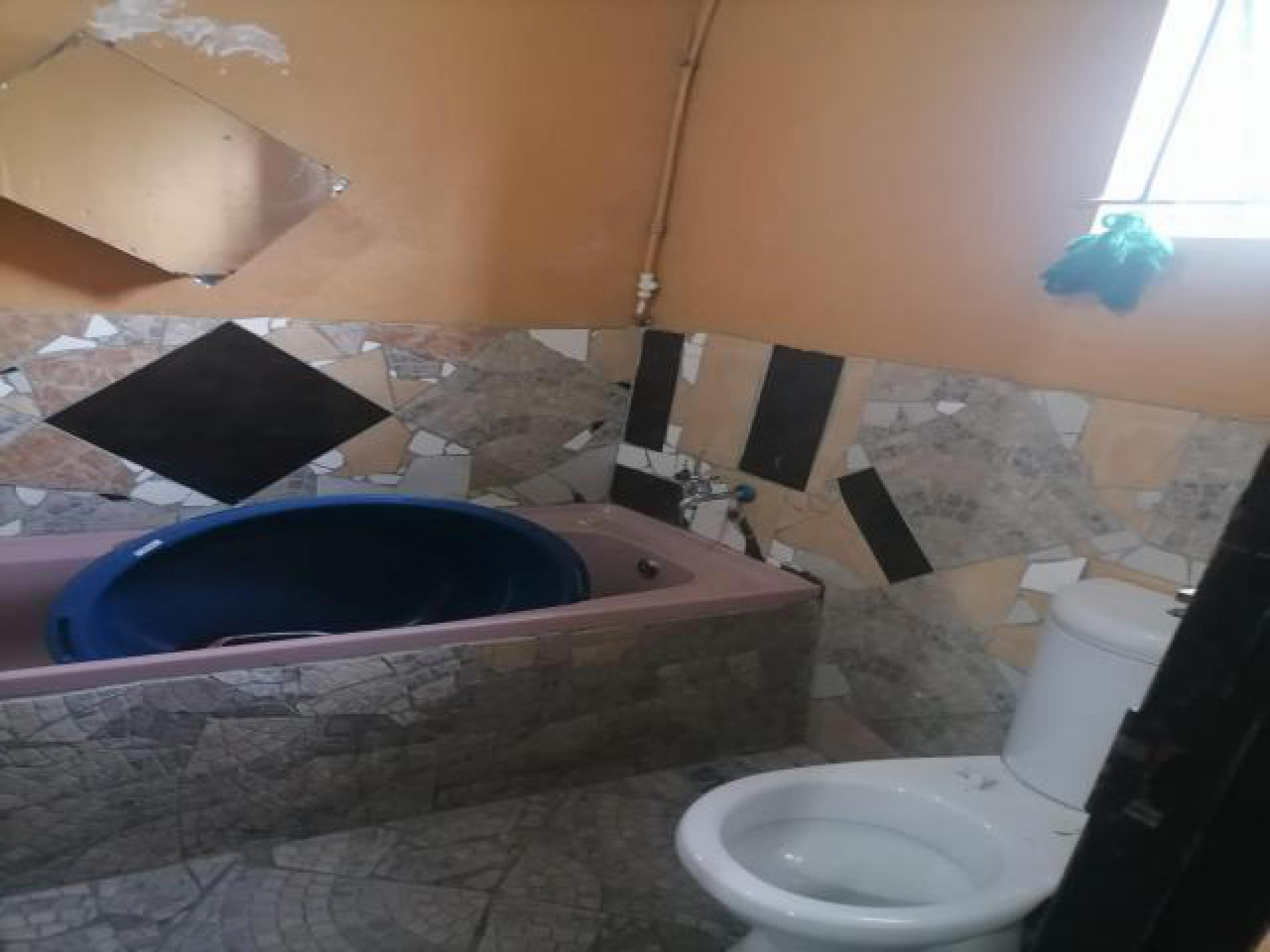 Bathroom 1 of property in Kaalfontein