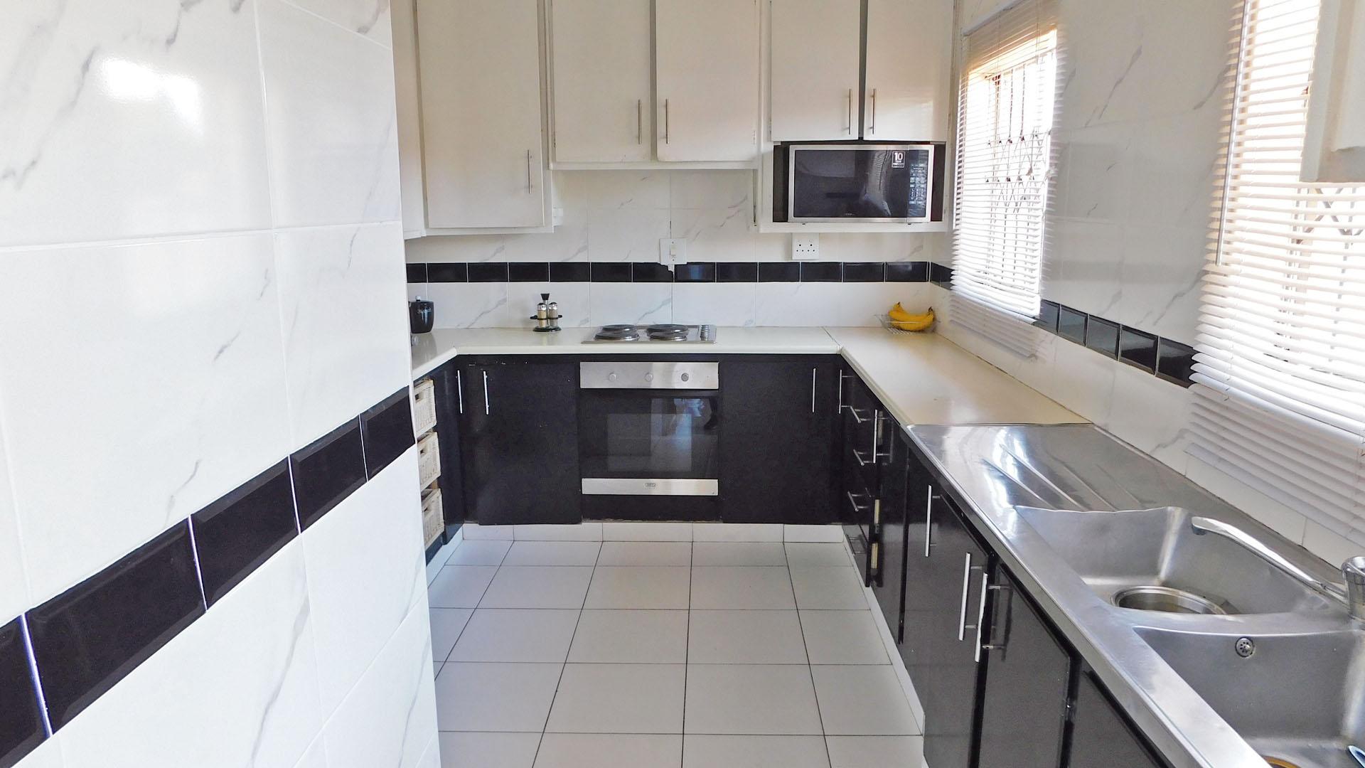 Kitchen - 16 square meters of property in Pietermaritzburg (KZN)