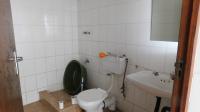 Bathroom 1 - 5 square meters of property in Essenwood