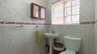 Bathroom 2 - 5 square meters of property in Ravenswood