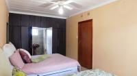 Main Bedroom - 19 square meters of property in Regency Park