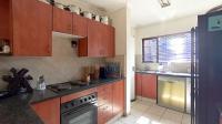 Kitchen - 13 square meters of property in Theresapark