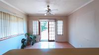 Lounges - 25 square meters of property in Bellville