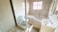 Main Bathroom of property in Honeydew