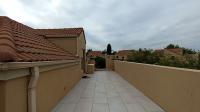 Balcony - 36 square meters of property in Sunninghill