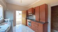 Kitchen - 16 square meters of property in The Orchards