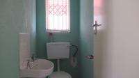 Bathroom 1 - 2 square meters of property in Ormonde