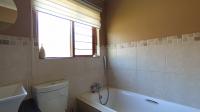 Bathroom 1 - 4 square meters of property in Rua Vista