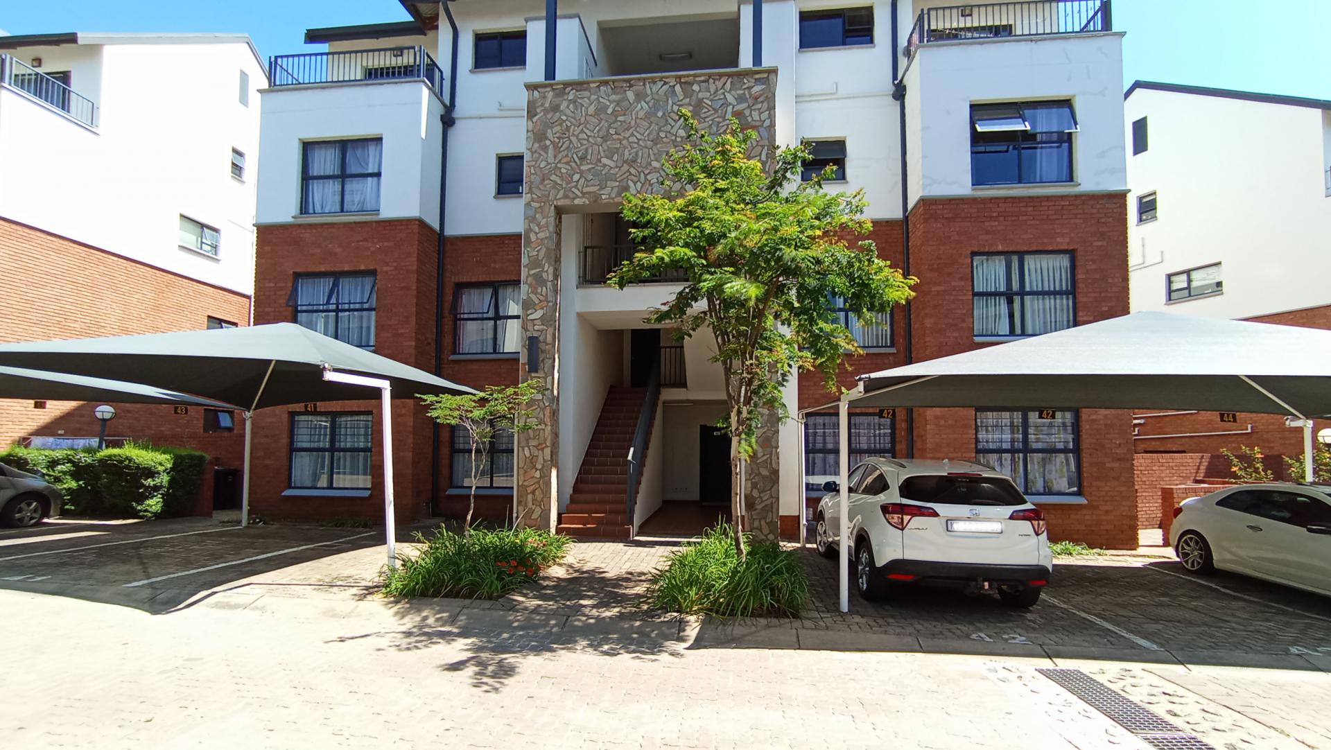 Front View of property in Greenstone Hill