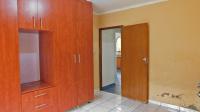 Bed Room 2 - 14 square meters of property in Lovu