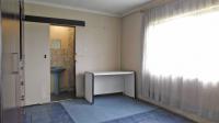 Main Bedroom - 16 square meters of property in Lovu