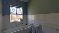 Main Bathroom - 4 square meters of property in Birchleigh North