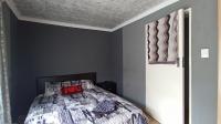 Bed Room 2 - 13 square meters of property in Heuweloord