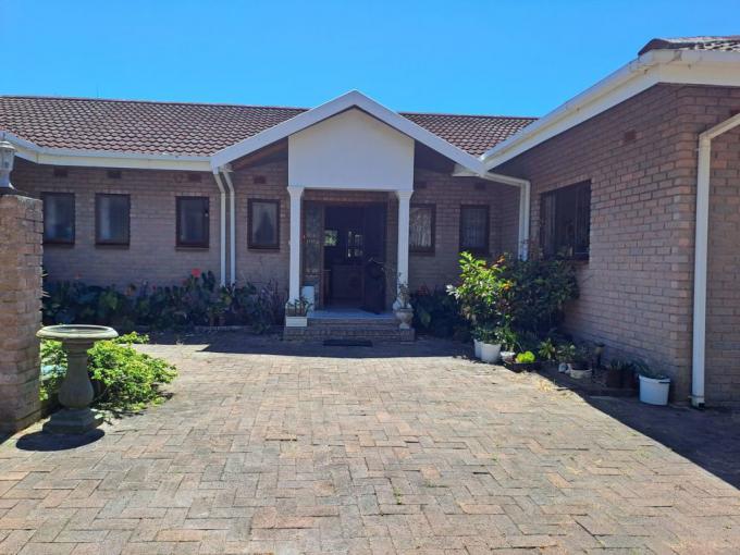 5 Bedroom House for Sale For Sale in Umtentweni - MR615860