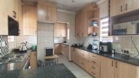 Kitchen - 10 square meters of property in The Orchards