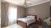 Main Bedroom - 21 square meters of property in The Orchards