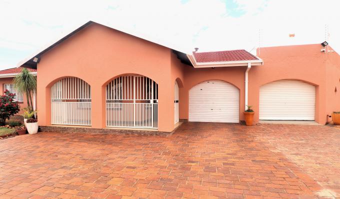 3 Bedroom House for Sale For Sale in Lenasia South - MR615970