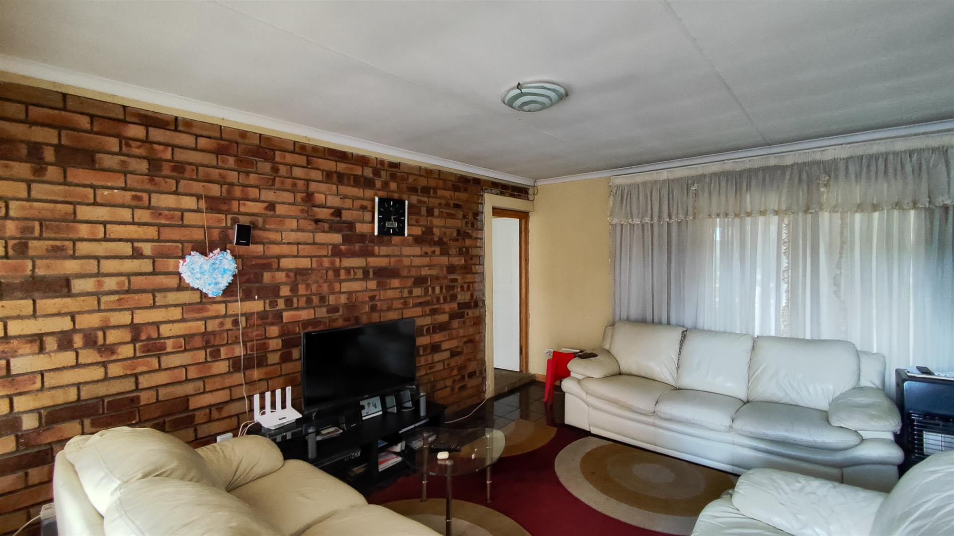 Lounges - 21 square meters of property in Brakpan