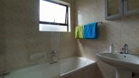 Bathroom 1 - 5 square meters of property in Maroeladal