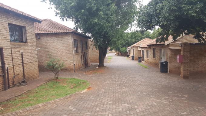 2 Bedroom Sectional Title for Sale For Sale in Witpoortjie - MR618843