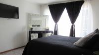 Bed Room 1 - 15 square meters of property in Florida