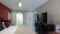 Main Bedroom - 27 square meters of property in Ferndale - JHB