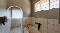 Bathroom 1 - 7 square meters of property in Geduld