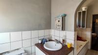 Bathroom 1 - 7 square meters of property in Geduld