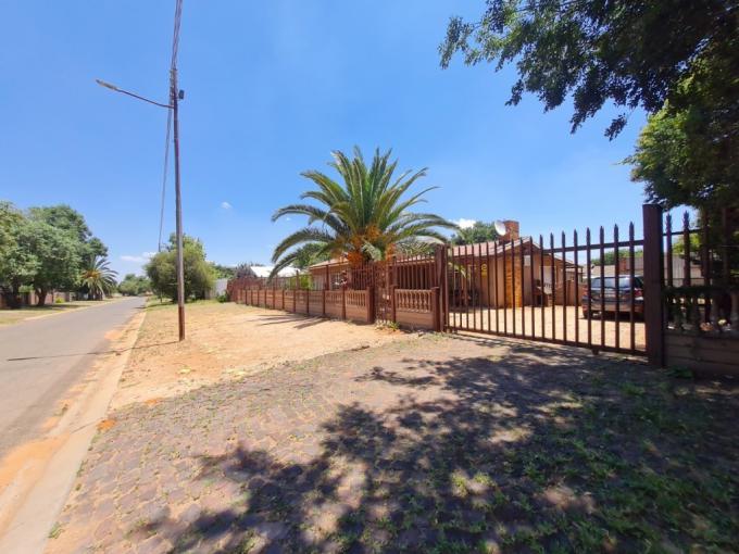 3 Bedroom House for Sale For Sale in Rensburg - MR619934