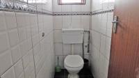 Guest Toilet - 2 square meters of property in Glen Hills (Stanger)