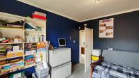Bed Room 1 - 17 square meters of property in Van Riebeeckpark